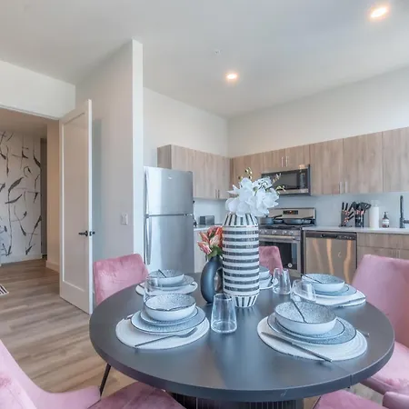 Rosy Retreat With Nyc Views By The Train, Free Parking, 3 Beds, 20 Percent Off 7 Days Apartment